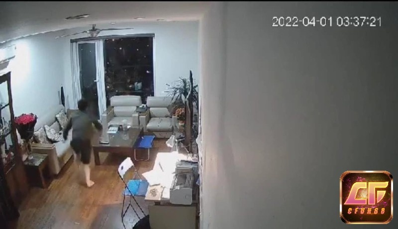 Nam sinh nhay lau tang 28 vì sức ép học tập quá lớn