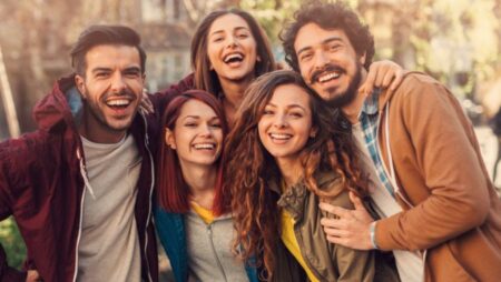Giải mã giấc mơ thấy bạn bè và số đề may mắn liên quan