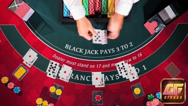 Dealer lật bài và tuân thủ quy tắc rút/dằn theo luật