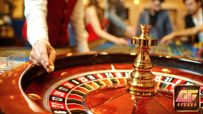 Dealer quay bánh xe trò chơi roulette là gì và người chơi đặt cược nhiều lựa chọn