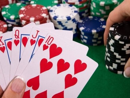 Thùng phá sảnh poker là gì? Xếp hạng và xác suất ra bài