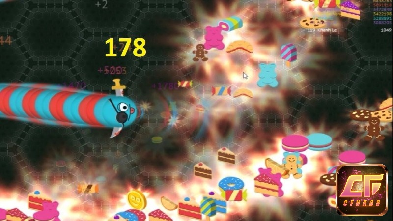 Tận dụng vật phẩm hỗ trợ giúp bạn chiến thắng dễ dàng hơn trong game rắn săn mồi Wormate io.