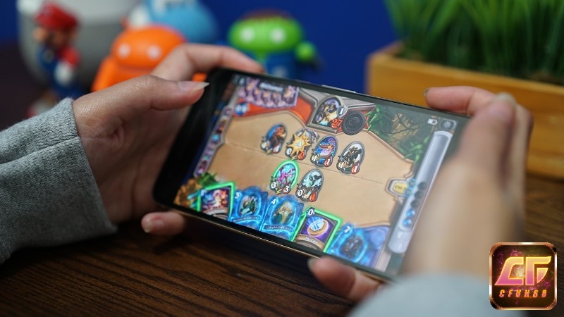 Đảm bảo thiết bị đủ cấu hình trước khi tải game mobile miễn phí để tránh giật lag.