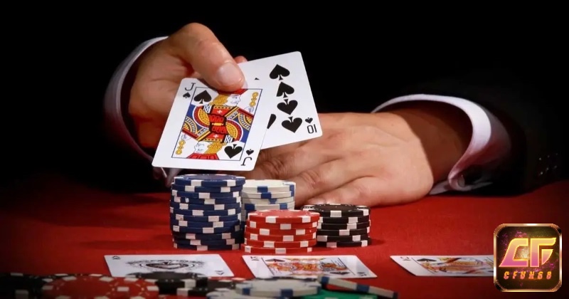 Người chơi ở vị trí giữa có thể cướp blinds khi các đối thủ trước fold và 3-bet với bài mạnh hoặc semi-bluff để gây áp lực và tối ưu pot