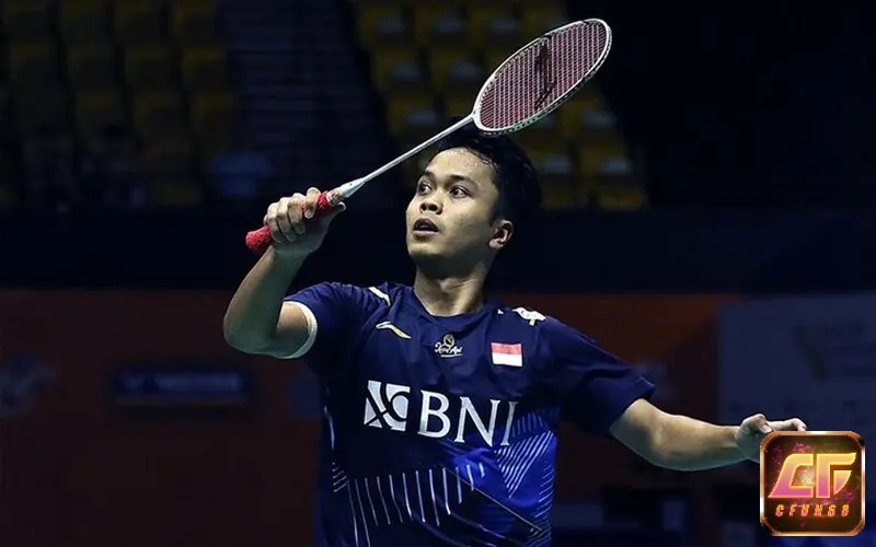 Anthony Ginting bật nhảy đập cầu trong một trận đấu quốc tế