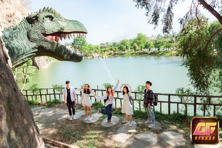 Giấc mơ thấy đi du lịch với bạn bè thể hiện cho một niềm vui sắp đến với bạn